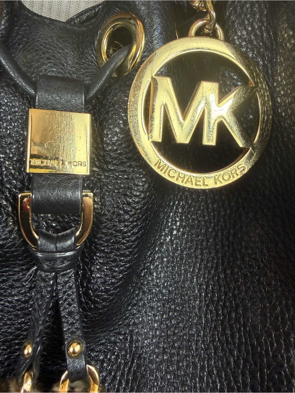 Michael Kors Camden Drawstring Hobo Bag Purse Black Gold Leather - Picture 4 of 11